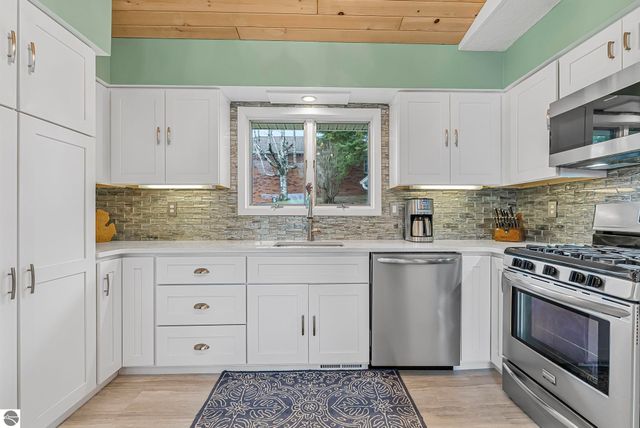 5529 Heritage Way, Traverse City, MI 49685