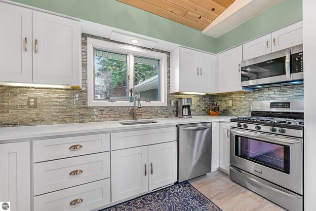 5529 Heritage Way, Traverse City, MI 49685