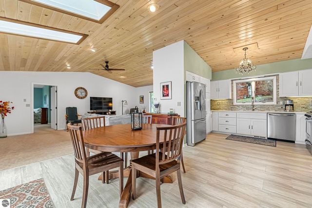 5529 Heritage Way, Traverse City, MI 49685