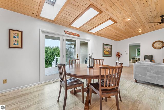 5529 Heritage Way, Traverse City, MI 49685