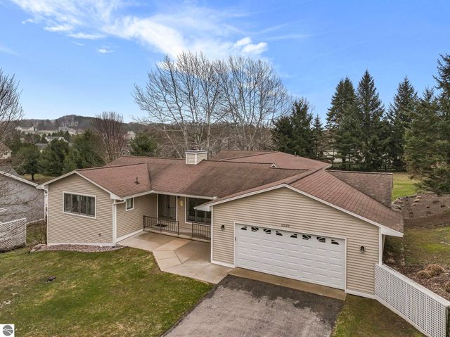 5529 Heritage Way, Traverse City, MI 49685