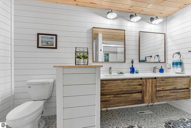 5529 Heritage Way, Traverse City, MI 49685