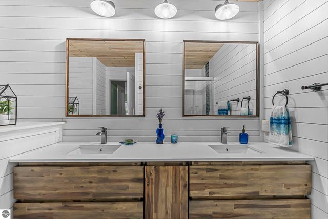 5529 Heritage Way, Traverse City, MI 49685