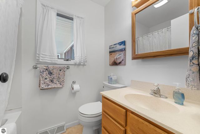 5529 Heritage Way, Traverse City, MI 49685