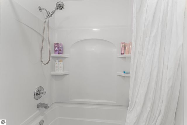 5529 Heritage Way, Traverse City, MI 49685