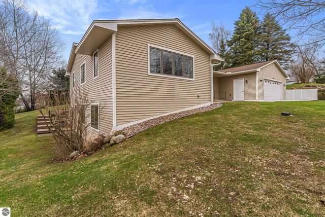 5529 Heritage Way, Traverse City, MI 49685