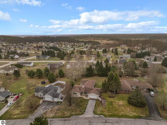 5529 Heritage Way, Traverse City, MI 49685