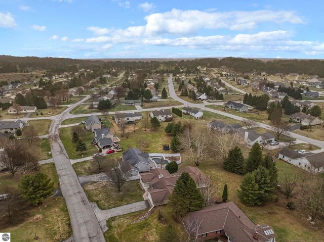 5529 Heritage Way, Traverse City, MI 49685