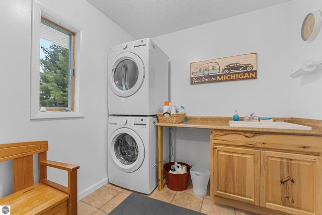 5529 Heritage Way, Traverse City, MI 49685