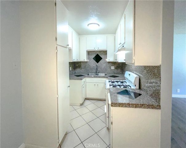 13717 Chadron Avenue 16, Hawthorne, CA 90250