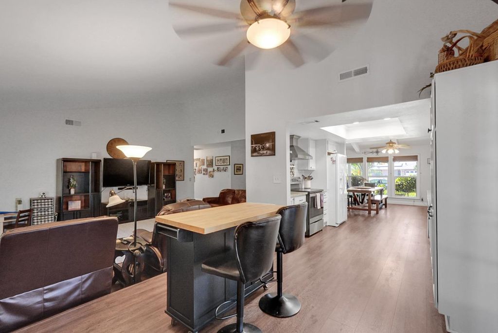Image 12 of property listing at 317 Circle Drive, Chowchilla, CA 93610