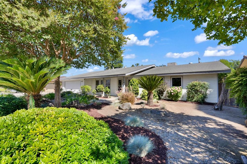 Image 2 of property listing at 317 Circle Drive, Chowchilla, CA 93610