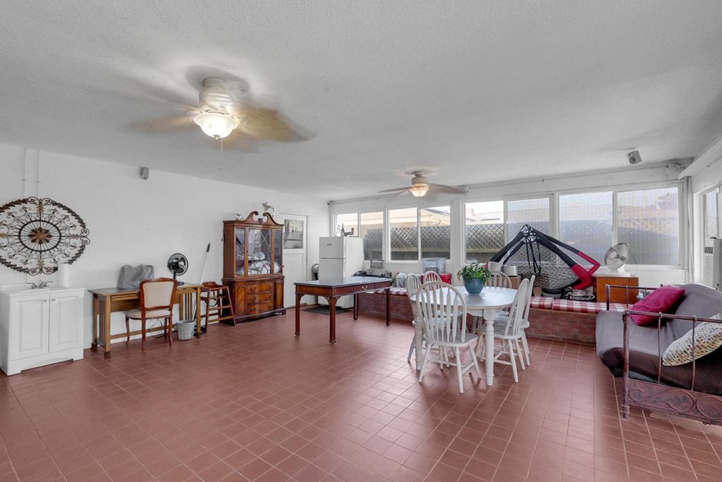 Image 28 of property listing at 317 Circle Drive, Chowchilla, CA 93610