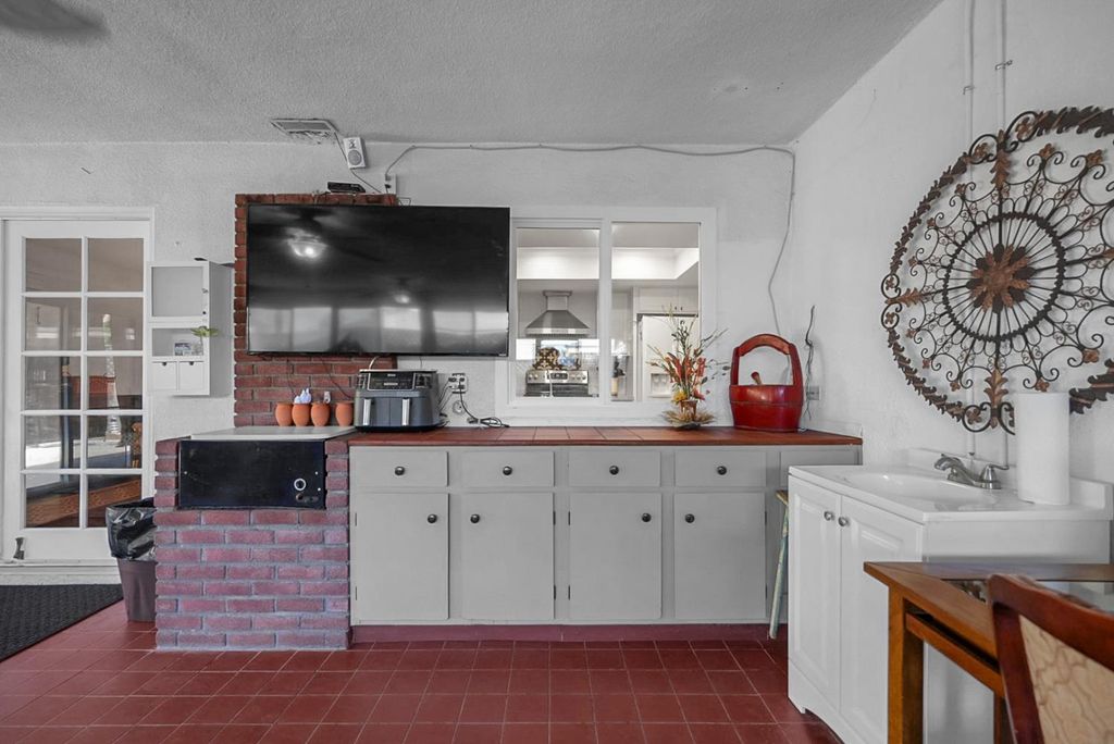 Image 29 of property listing at 317 Circle Drive, Chowchilla, CA 93610