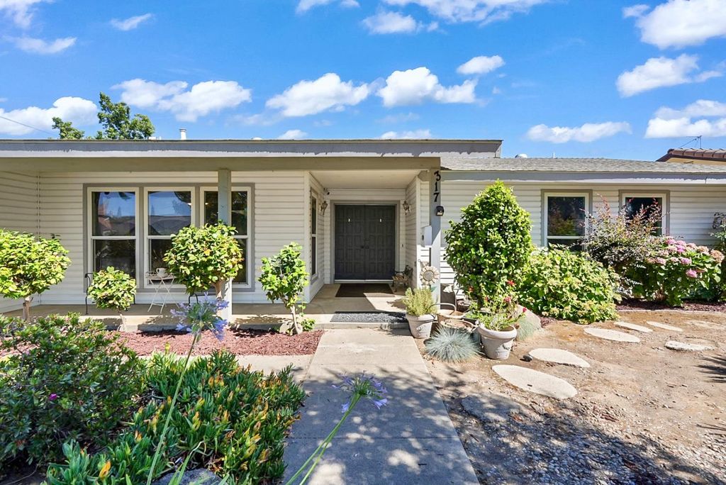 Image 3 of property listing at 317 Circle Drive, Chowchilla, CA 93610