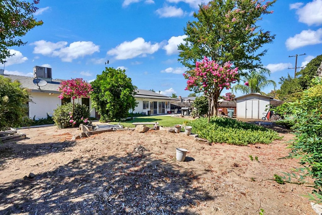 Image 35 of property listing at 317 Circle Drive, Chowchilla, CA 93610