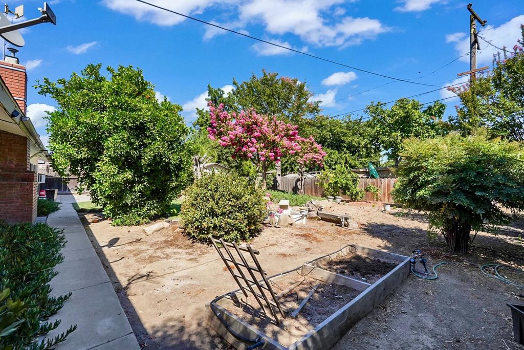 Image 36 of property listing at 317 Circle Drive, Chowchilla, CA 93610