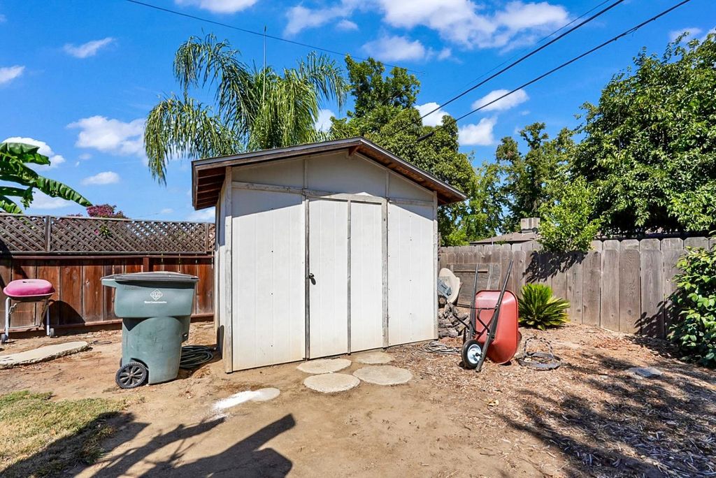 Image 38 of property listing at 317 Circle Drive, Chowchilla, CA 93610