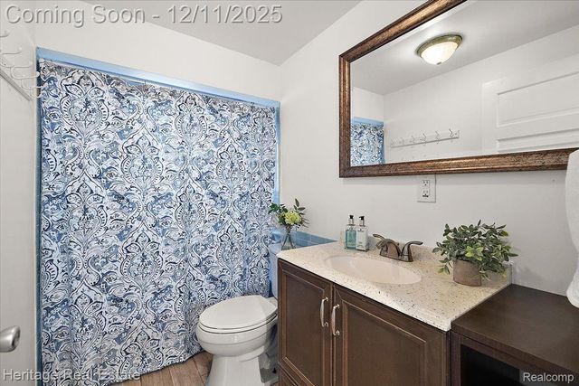 251 Doremus Avenue, Waterford Charter Township, MI 48328