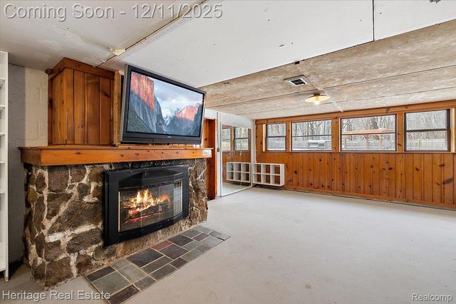 251 Doremus Avenue, Waterford Charter Township, MI 48328