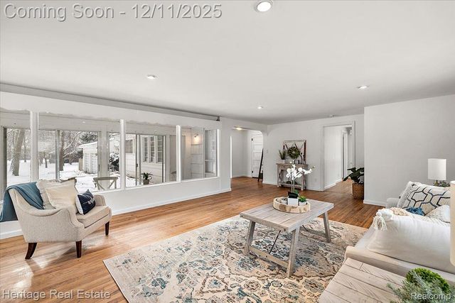 251 Doremus Avenue, Waterford Charter Township, MI 48328