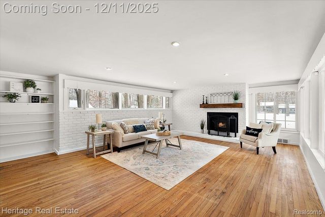 251 Doremus Avenue, Waterford Charter Township, MI 48328