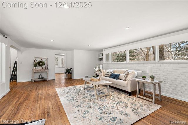 251 Doremus Avenue, Waterford Charter Township, MI 48328