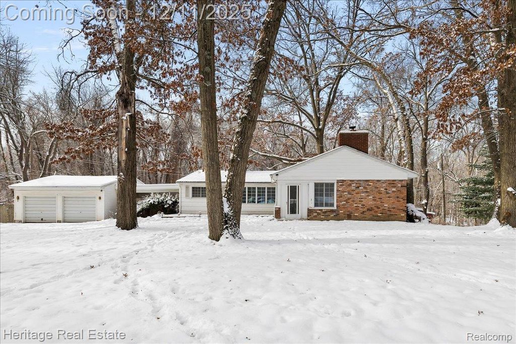 251 Doremus Avenue, Waterford Charter Township, MI 48328