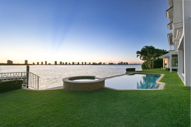101 Bowsprit Drive, North Palm Beach, FL 33408