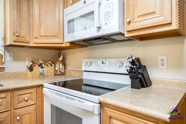 2574 Lower Hartley Bridge, Byron, GA 31008