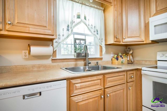 2574 Lower Hartley Bridge, Byron, GA 31008