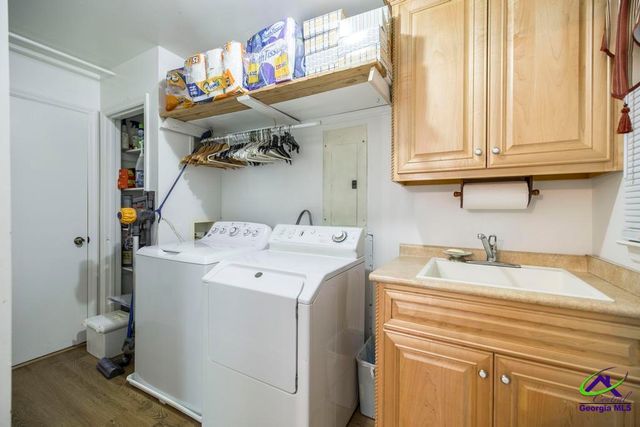 2574 Lower Hartley Bridge, Byron, GA 31008