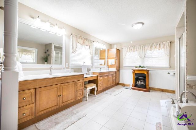 2574 Lower Hartley Bridge, Byron, GA 31008