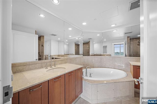 8100 River Road 915, North Bergen, NJ 07047
