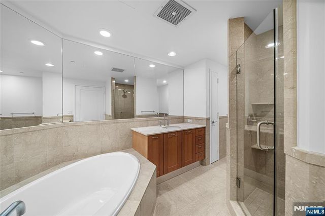 8100 River Road 915, North Bergen, NJ 07047