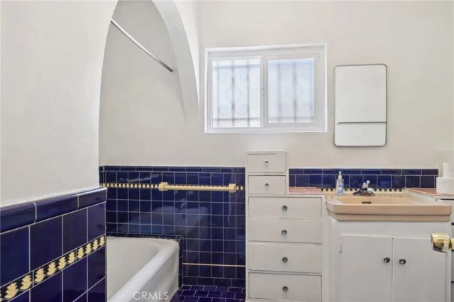 1961 W 84th, Los Angeles, CA 90047