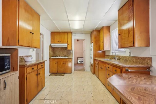 1961 W 84th, Los Angeles, CA 90047