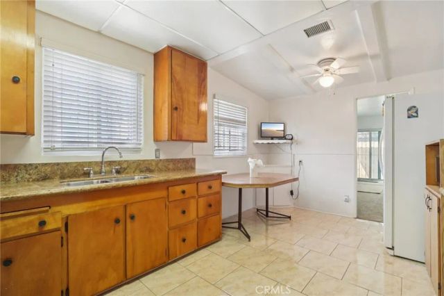 1961 W 84th, Los Angeles, CA 90047