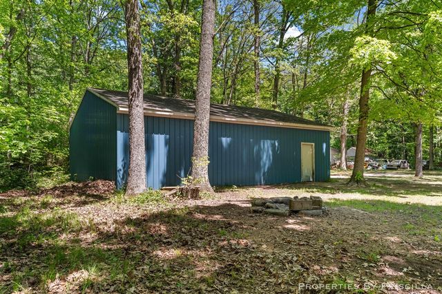 4457 S Croton Hardy Drive, Newaygo, MI 49337