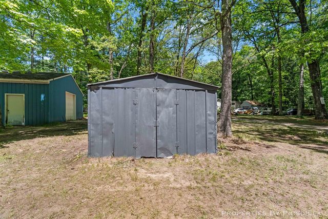 4457 S Croton Hardy Drive, Newaygo, MI 49337