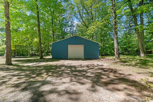 4457 S Croton Hardy Drive, Newaygo, MI 49337