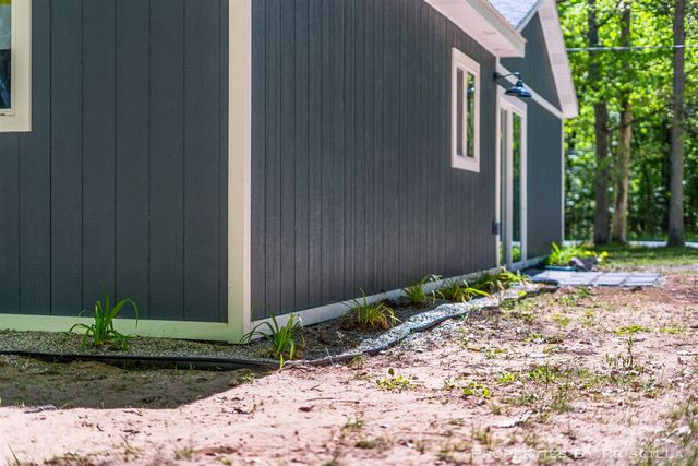 4457 S Croton Hardy Drive, Newaygo, MI 49337