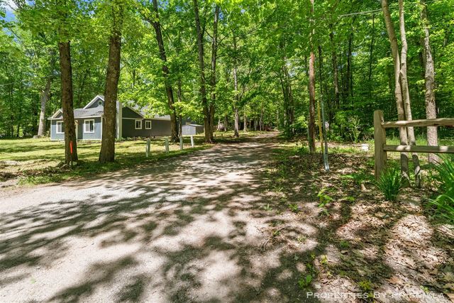 4457 S Croton Hardy Drive, Newaygo, MI 49337