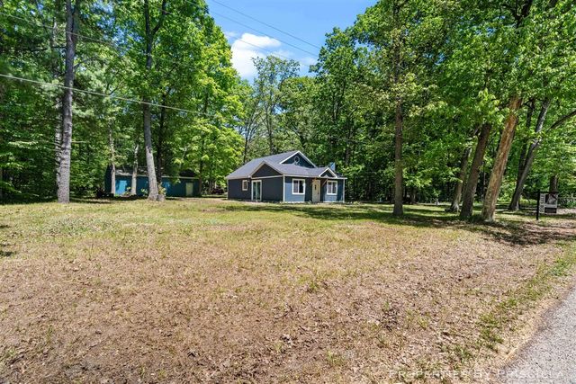 4457 S Croton Hardy Drive, Newaygo, MI 49337