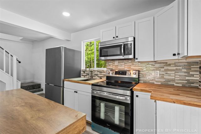 4457 S Croton Hardy Drive, Newaygo, MI 49337