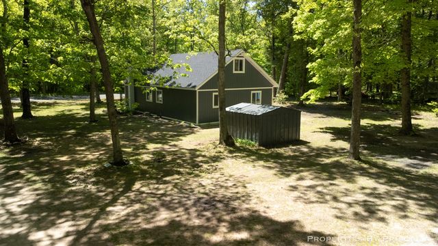 4457 S Croton Hardy Drive, Newaygo, MI 49337