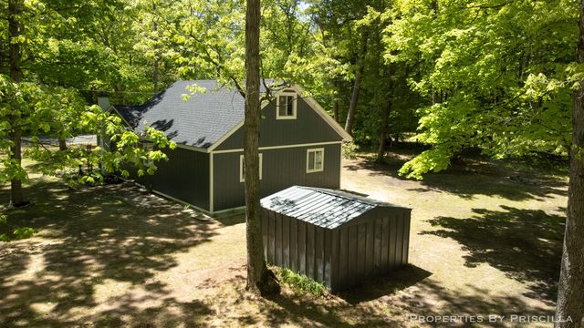 4457 S Croton Hardy Drive, Newaygo, MI 49337