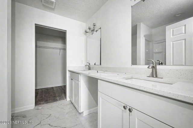 5252 CLEVELAND Road, Jacksonville, FL 32209