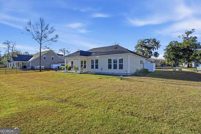 390 Harbour Island Circle, Waverly, GA 31565