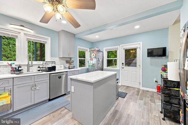 55 E ESSEX AVE, Lansdowne, PA 19050